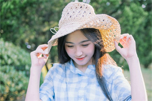 Exploring the Aroma of Traditional Chinese Medicine Cuisine in the Night Exploring the Aroma of Traditional Chinese Medicine Cuisine in the Night